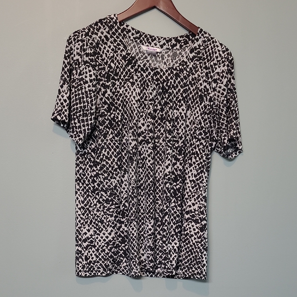TanJay Monochrome Short Sleeve Top